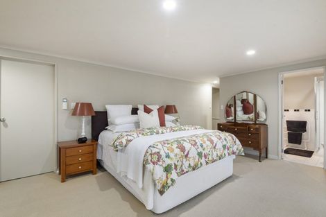 Photo of property in 35 Onewa Road, Northcote, Auckland, 0627