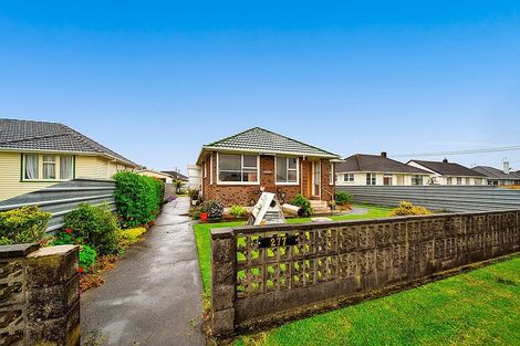 Photo of property in 277 South Road, Hawera, 4610