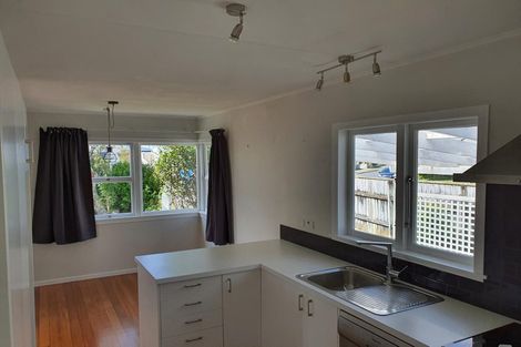 Photo of property in 11 Blenheim Place, Vogeltown, New Plymouth, 4310