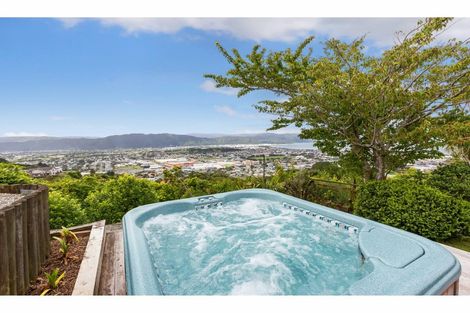 Photo of property in 15 George Gee Drive, Korokoro, Lower Hutt, 5012