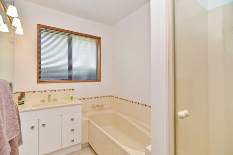 Photo of property in 11 Amdale Avenue, Broomfield, Christchurch, 8042