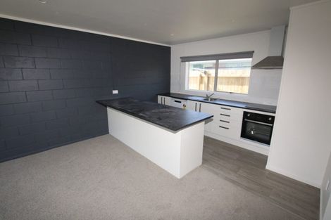 Photo of property in 4/74 Portage Road, New Lynn, Auckland, 0600