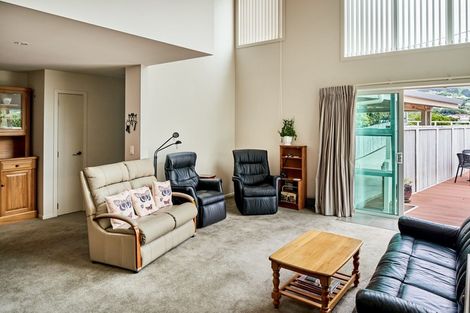 Photo of property in 9 Duncan Street, Tawa, Wellington, 5028