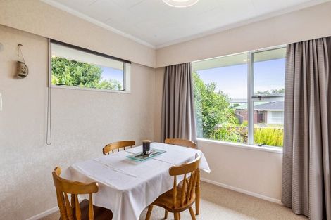 Photo of property in 5 Wakefield Grove, Waikanae, 5036