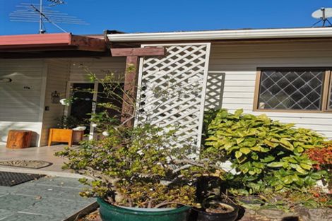 Photo of property in 40a Staincross Street, Green Bay, Auckland, 0604