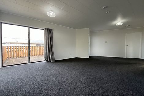 Photo of property in 28 Larissa Avenue, Henderson, Auckland, 0610