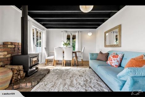 Photo of property in 8 Poplar Road, Stanmore Bay, Whangaparaoa, 0932