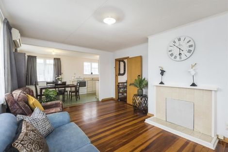 Photo of property in 9 Holland Crescent, Bulls, 4818