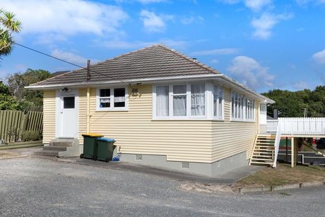 Photo of property in 10 Maher Place, Ranui, Porirua, 5024