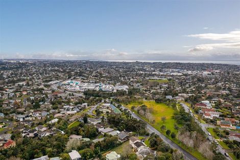 Photo of property in 358 Glenfield Road, Glenfield, Auckland, 0629