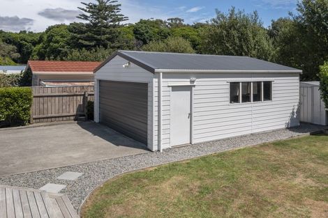 Photo of property in 14 Leybourne Avenue, Waikanae, 5036