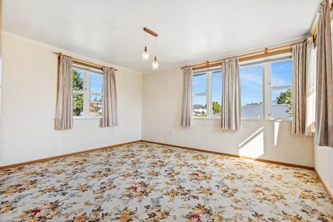 Photo of property in 30 Sylvan Crescent, Te Atatu South, Auckland, 0610