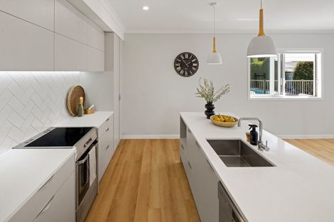 Photo of property in 82 Grey Street, Cambridge, 3434