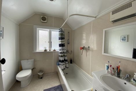 Photo of property in 24 Rolleston Street, Mount Cook, Wellington, 6021