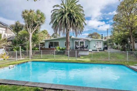 Photo of property in 36 Golf Road, Paraparaumu Beach, Paraparaumu, 5032