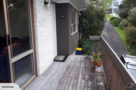 Photo of property in 2/16 Malters Place, Browns Bay, Auckland, 0630