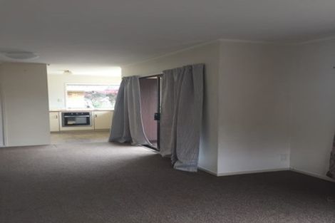 Photo of property in 3/332 West Coast Road, Glen Eden, Auckland, 0602