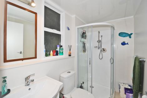 Photo of property in 8 Hillside Crescent, Leigh, 0985