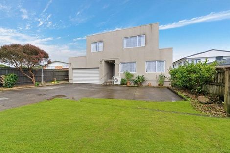 Photo of property in 2/50 Blanes Road, Weymouth, Auckland, 2103