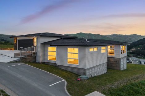 Photo of property in 6 Stunsail Lane, Whitby, Porirua, 5024