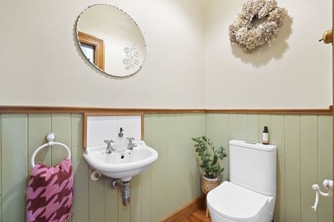 Photo of property in 62 Gilbert Street, New Plymouth, 4310