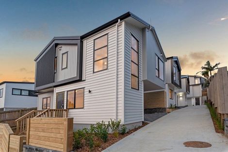 Photo of property in 33c Garadice Road, Rothesay Bay, Auckland, 0630