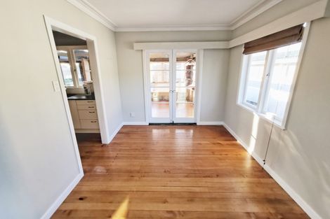 Photo of property in 6 Marlene Avenue, Te Atatu South, Auckland, 0610