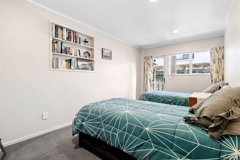 Photo of property in 15 Waiwera Place, Waiwera, Orewa, 0994