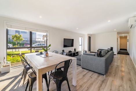 Photo of property in 1 Taraiti Crescent, Kenepuru, Porirua, 5022