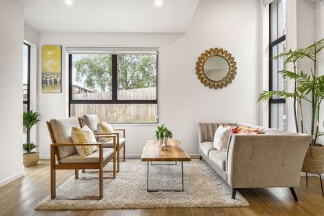 Photo of property in 61a Knights Road, Rothesay Bay, Auckland, 0630