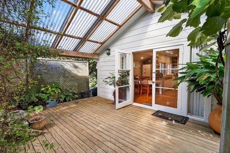 Photo of property in 8 Robertson Street, Russell, 0202