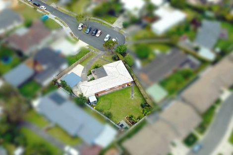 Photo of property in 13 Quibray Place, Botany Downs, Auckland, 2010
