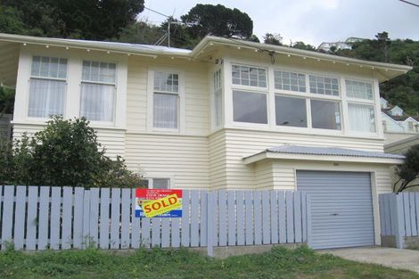 Photo of property in 266 Queens Drive, Lyall Bay, Wellington, 6022