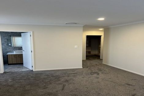 Photo of property in 28 Ballyalton Crescent, Flat Bush, 2019