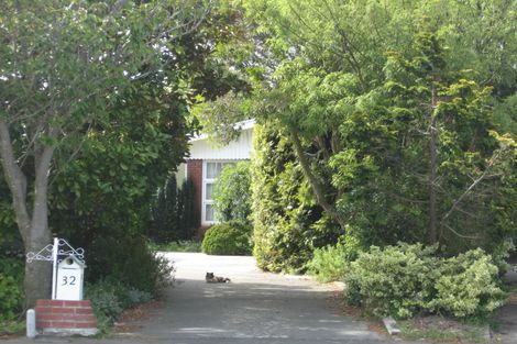 Photo of property in 32 Wychwood Crescent, Bishopdale, Christchurch, 8053