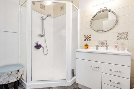 Photo of property in 16 Rangiwhea Road, Waiuku, 2123