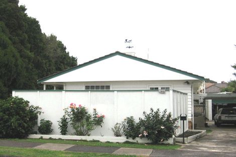 Photo of property in 1 Miltonia Avenue, Te Atatu South, Auckland, 0610