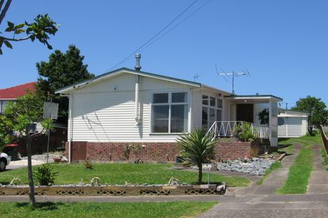 Photo of property in 4 Dundee Place, Blockhouse Bay, Auckland, 0600