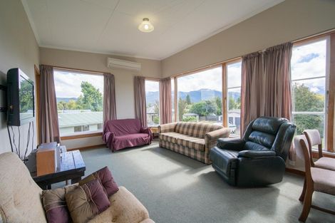 Photo of property in 33 Mckerrow Street, Te Anau, 9600