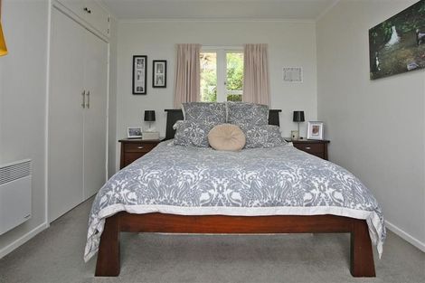 Photo of property in 11 Versailles Street, Karori, Wellington, 6012