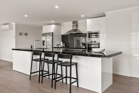 Photo of property in 9a Bayly Road, Moturoa, New Plymouth, 4310