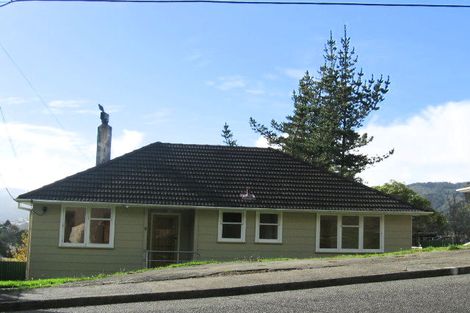 Photo of property in 15 August Street, Stokes Valley, Lower Hutt, 5019