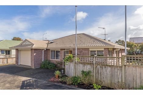 Photo of property in 2/919 Whangaparaoa Road, Manly, Whangaparaoa, 0930