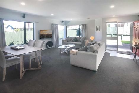 Photo of property in 1/78 Clydesdale Avenue, Somerville, Auckland, 2014