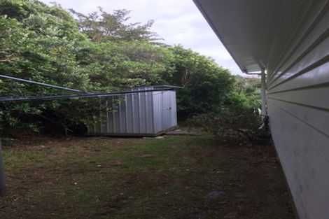 Photo of property in 8a Longcroft Terrace, Newlands, Wellington, 6037