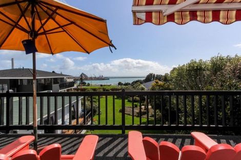 Photo of property in 84 Whiteley Street, Moturoa, New Plymouth, 4310