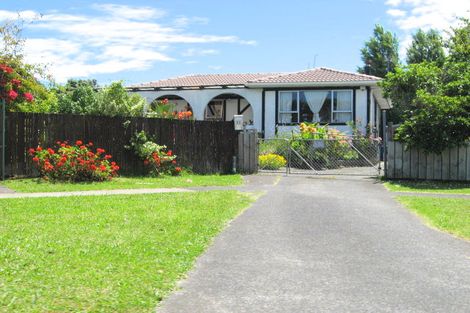 Photo of property in 31 Staverton Crescent, Mangere, Auckland, 2022