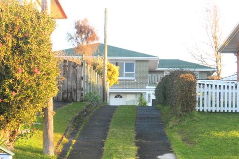 Photo of property in 15 Lynmore Drive, Hillpark, Auckland, 2102