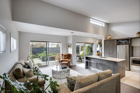 Photo of property in 15 Bray Place, Havelock North, 4130