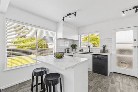 Photo of property in 2/25 Pinedale Place, Henderson, Auckland, 0610